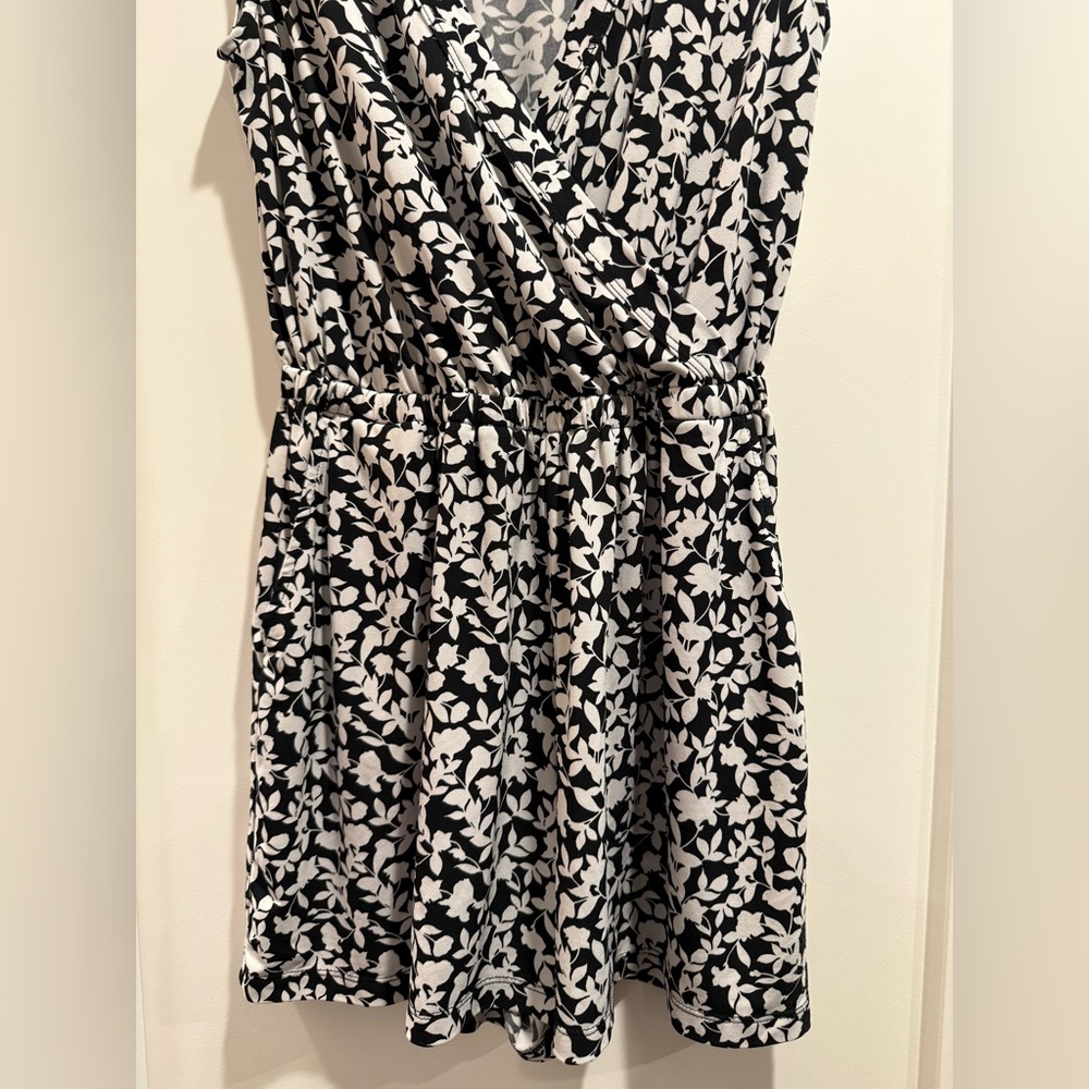 Banana Republic‎ Monochrome Floral romper Size S - Picture 3 of 6